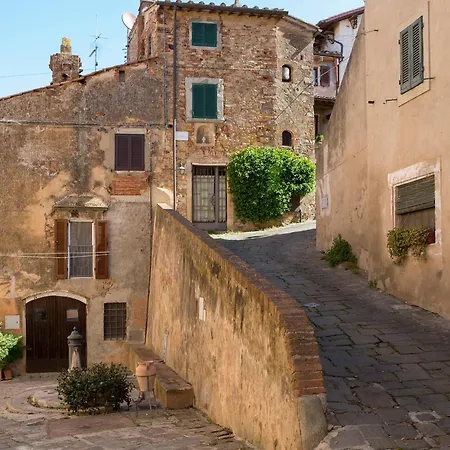 Di Via Montebello كاستاجنيتو كاردوتشي