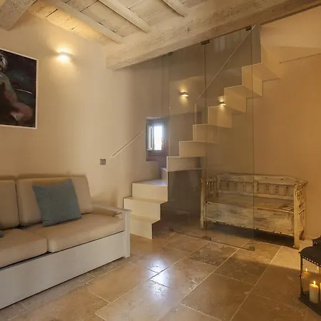 Di Via Montebello Bed & Breakfast 3*